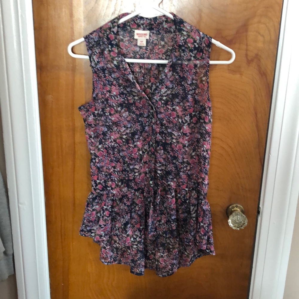 Mossimo supply co blouse with flowers on it.